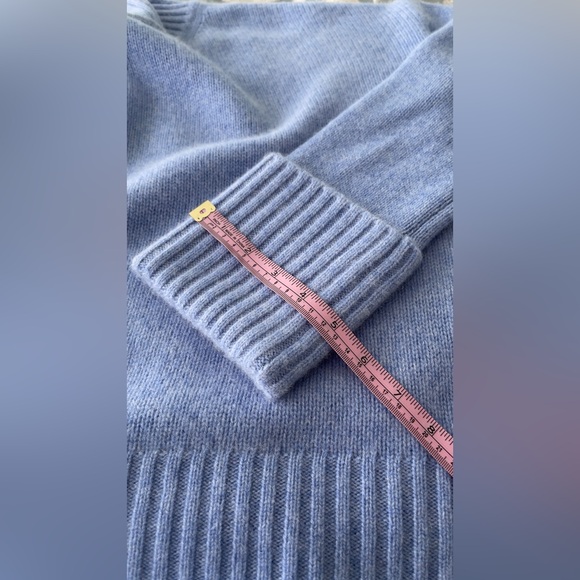 100% Cashmere Sweaters
Woman Cozy - Picture 7 of 10